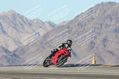 media/Dec-01-2025-Moto Forza (Mon) [[2daa91e15f]]/3-Beginner Group/Session 4 Turn 9/